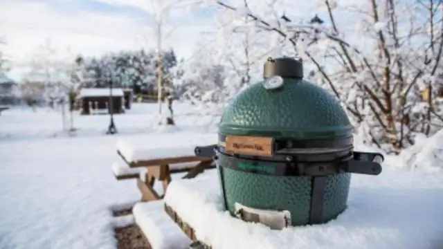 Насколько жарко становится снаружи Big Green Egg?