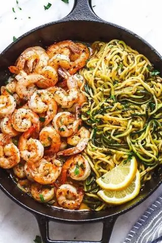 Лимонная лапша с цукини и зубчиками чеснока