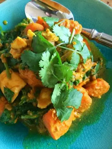 Карри с картофелем и яйцом