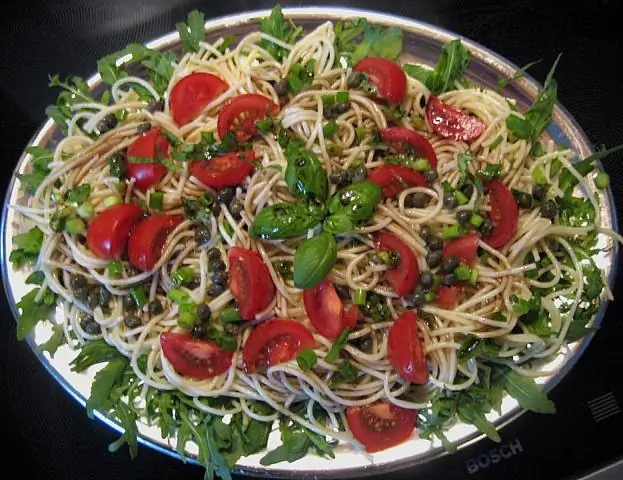 Салат из спагетти с рукколой