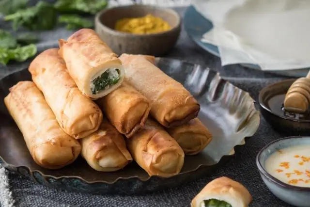 Сырые палочки с апельсиновым соусом