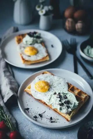 Рецепт тушеных куриных бедер с сушеными фруктами