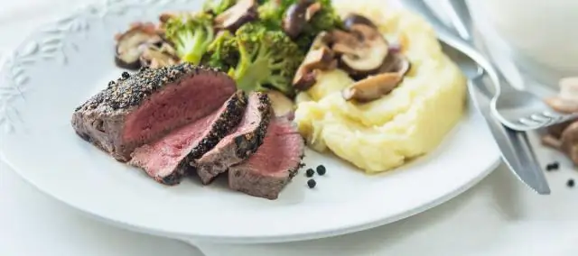 Стейк из филе в перечной корочке