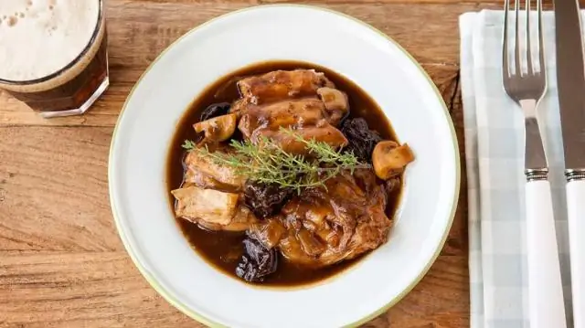 Жаркое из свинины с пивом и черносливом