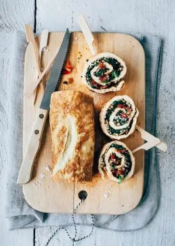 Ролл из омлета со шпинатом