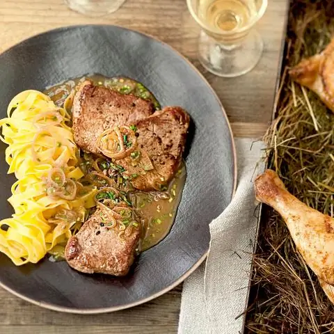 Медальоны из телятины с пастой с трюфелем