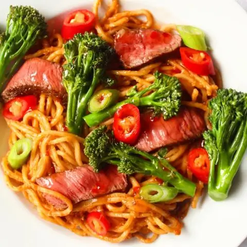 Азиатская лапша с арахисовым соусом