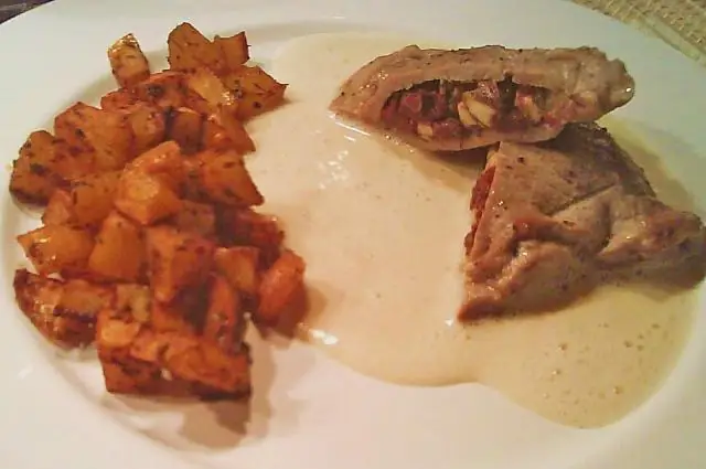 Эскалоп из телятины с помидорами и моцареллой