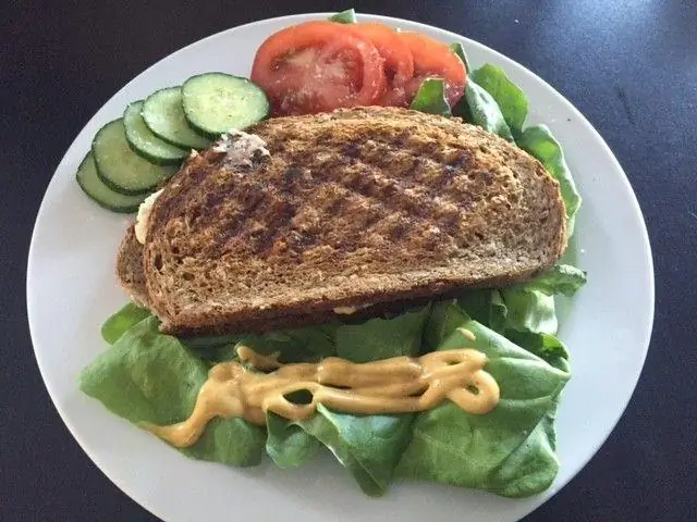 Бифтеки, смешанные с мясным фаршем и гренками