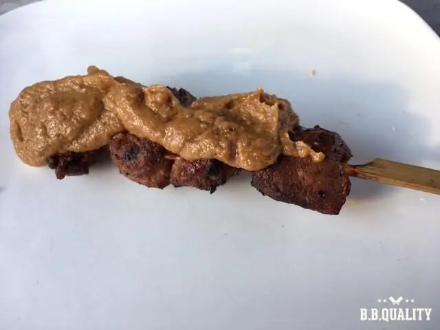 Свиное рагу со свиной шейкой, солью, перцем и паприкой