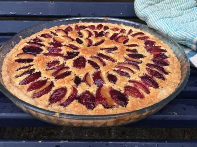 Сливовый пирог в кляре: и сливы