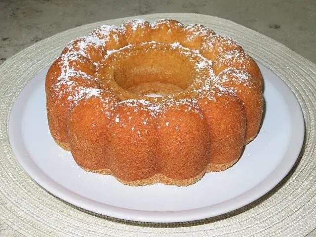 Zimtguglhupf с ванильным соусом