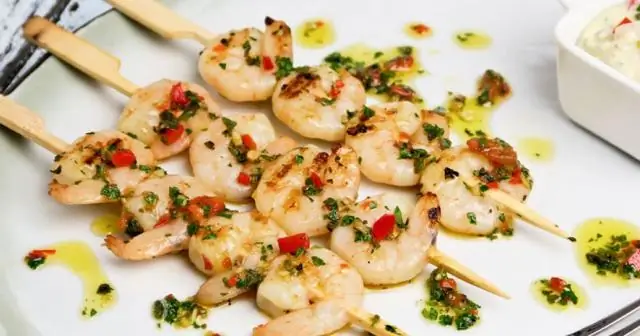 Шашлык из креветок с сырным соусом