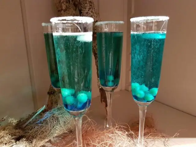 Боул с игристым вином и Блю Кюрасао