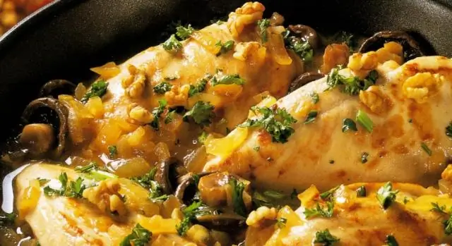 Куриная грудка с грецкими орехами