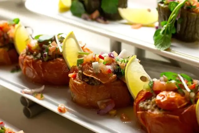 Фаршированные желтые помидоры с жареными лисичками в каперсах