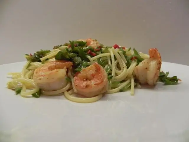 Паста с креветками и горохом