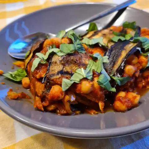 Запеканка из баклажанов с помидорами и свежими баклажанами