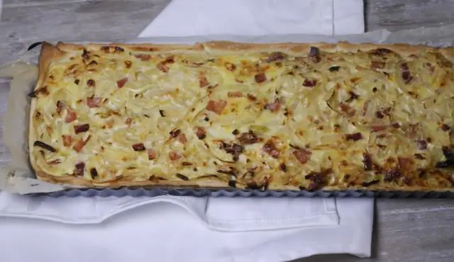 Луковый тарт с топленым маслом и мукой