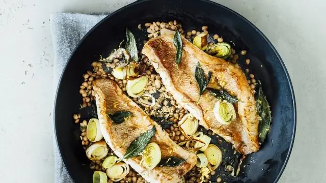 Жареное филе окуня с лаймом и шалфеем