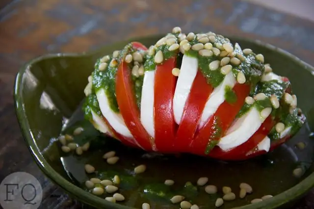 Карвинг из индейки с помидорами и моцареллой