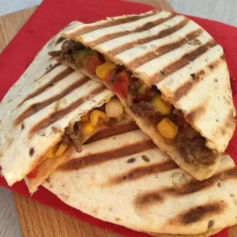 Кесадилья с говяжьим фаршем