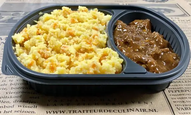 Тушеная капуста из лосося с орехами кешью и луком