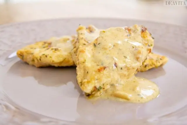 Запеченное филе куриной грудки с тальятелле, цукини и грибами