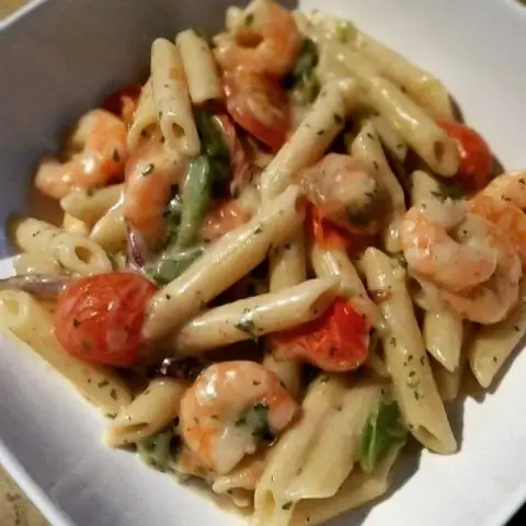 Паста с креветками и курицей